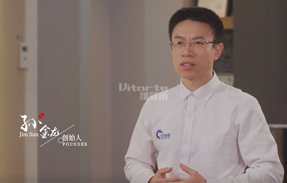 163023648019.jpg 维亚帝电梯创始人.jpg